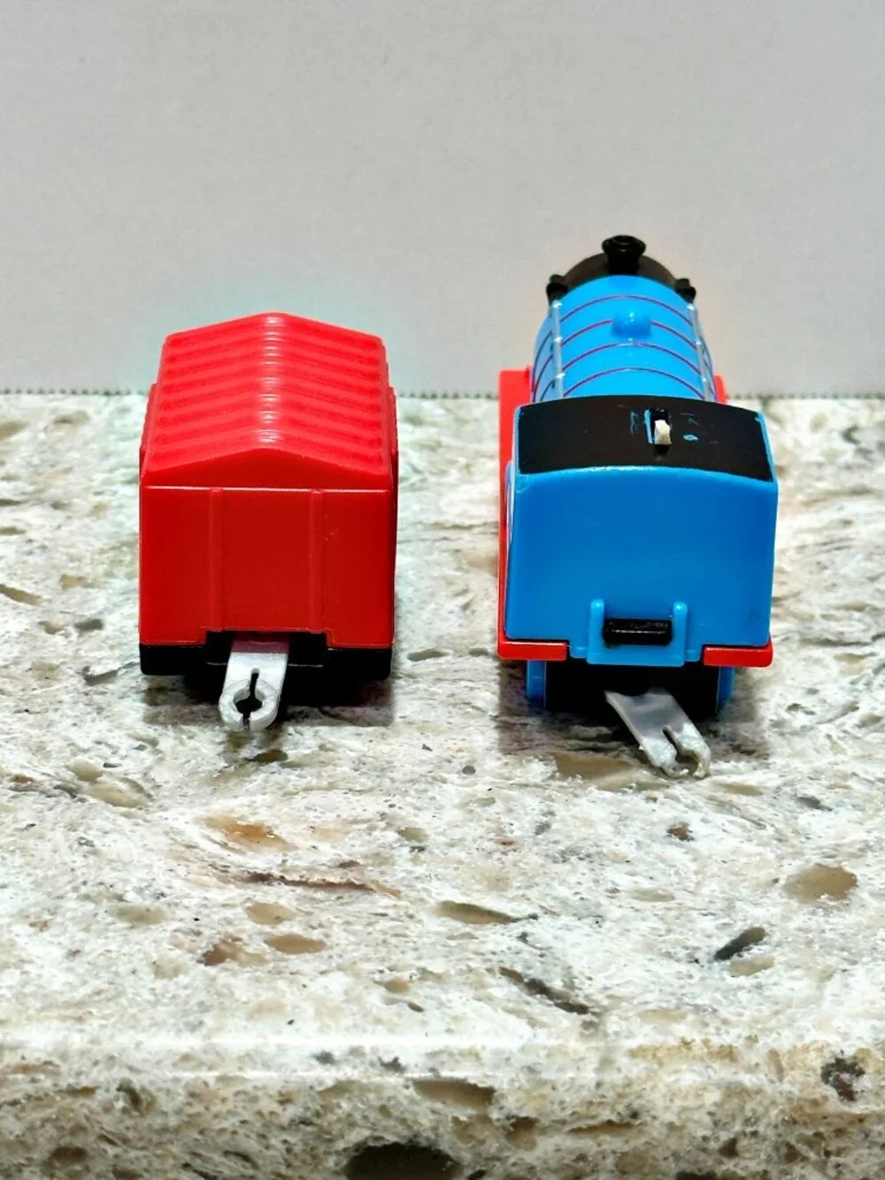 Thomas Friends TrackMaster Motorized Thomas w Red Cargo Car 2013 WORKS ~READ